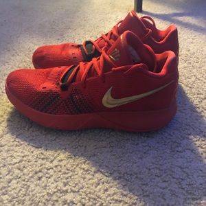 Mens’ Nike Kyrie Flytrap Red & Gold